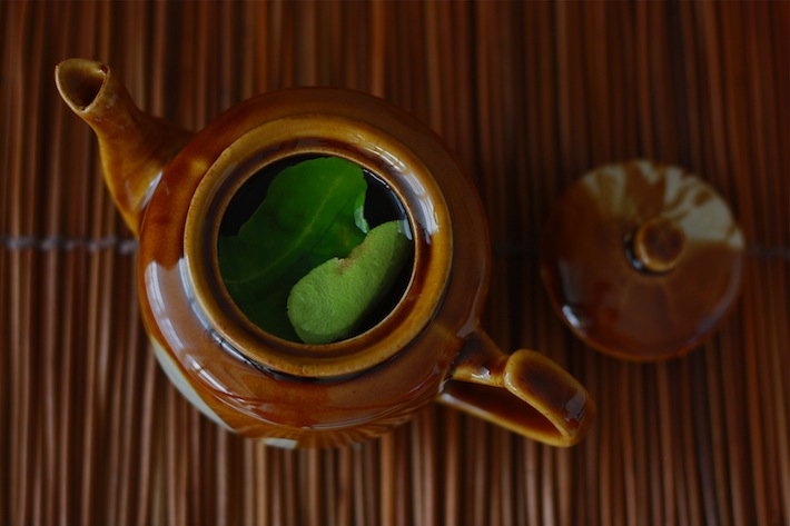 how to make tea with kaffir lime leaves