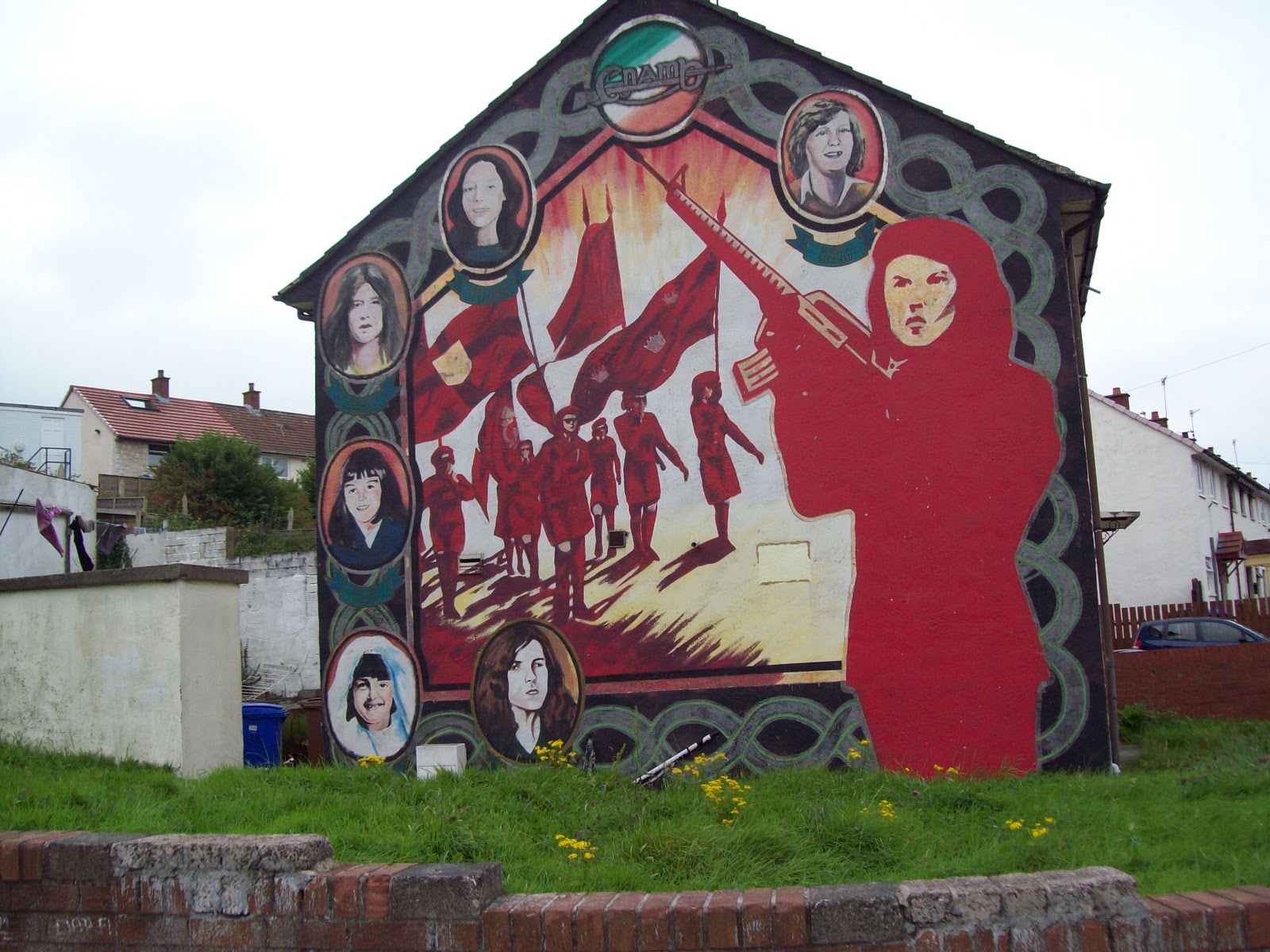 IRA+Mural+Belfast+members+of+Cumann+na+mBan.jpg