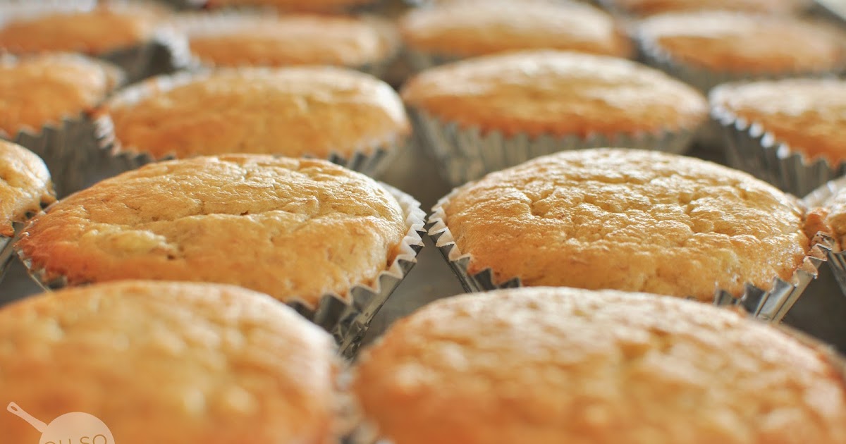 Oh SO Delicioso!: banana buttermilk muffins