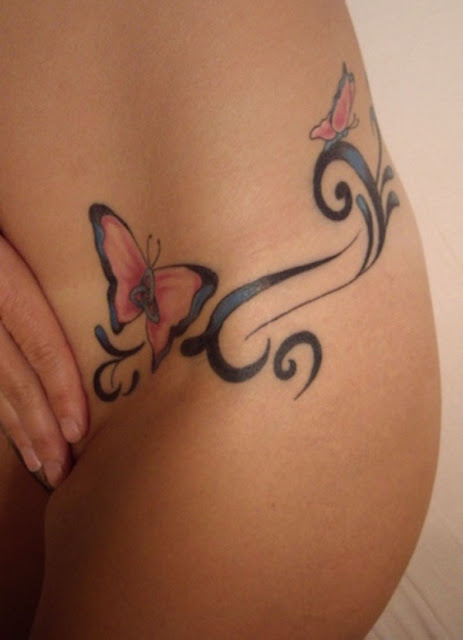 Tatuaje sensual mariposas y tribal