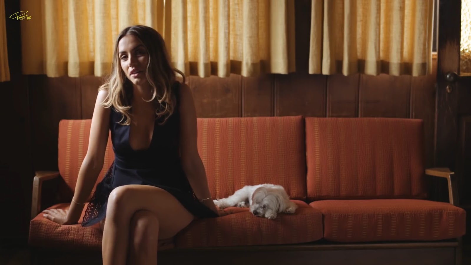 HD-AnaDeArmas-Makingof_01_11.jpg