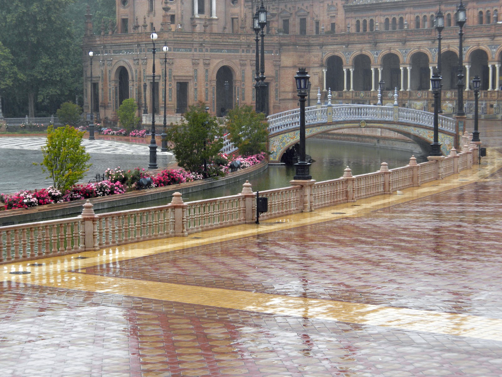 An Oasis in the Desert The Rain in Spain Stayed Mainly in Seville....LOL! An Oasis in the Desert The Rain in Spain Stayed Mainly in Seville....LOL!