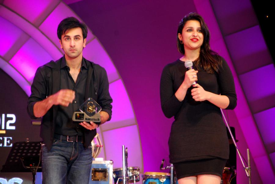 Parineeti Chopra  in blck dress - Parineeti Chopra at FICCI Frames 2012 awards night