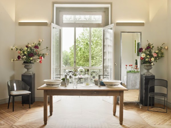 Decorate Your Bathroom with Romantic Touches