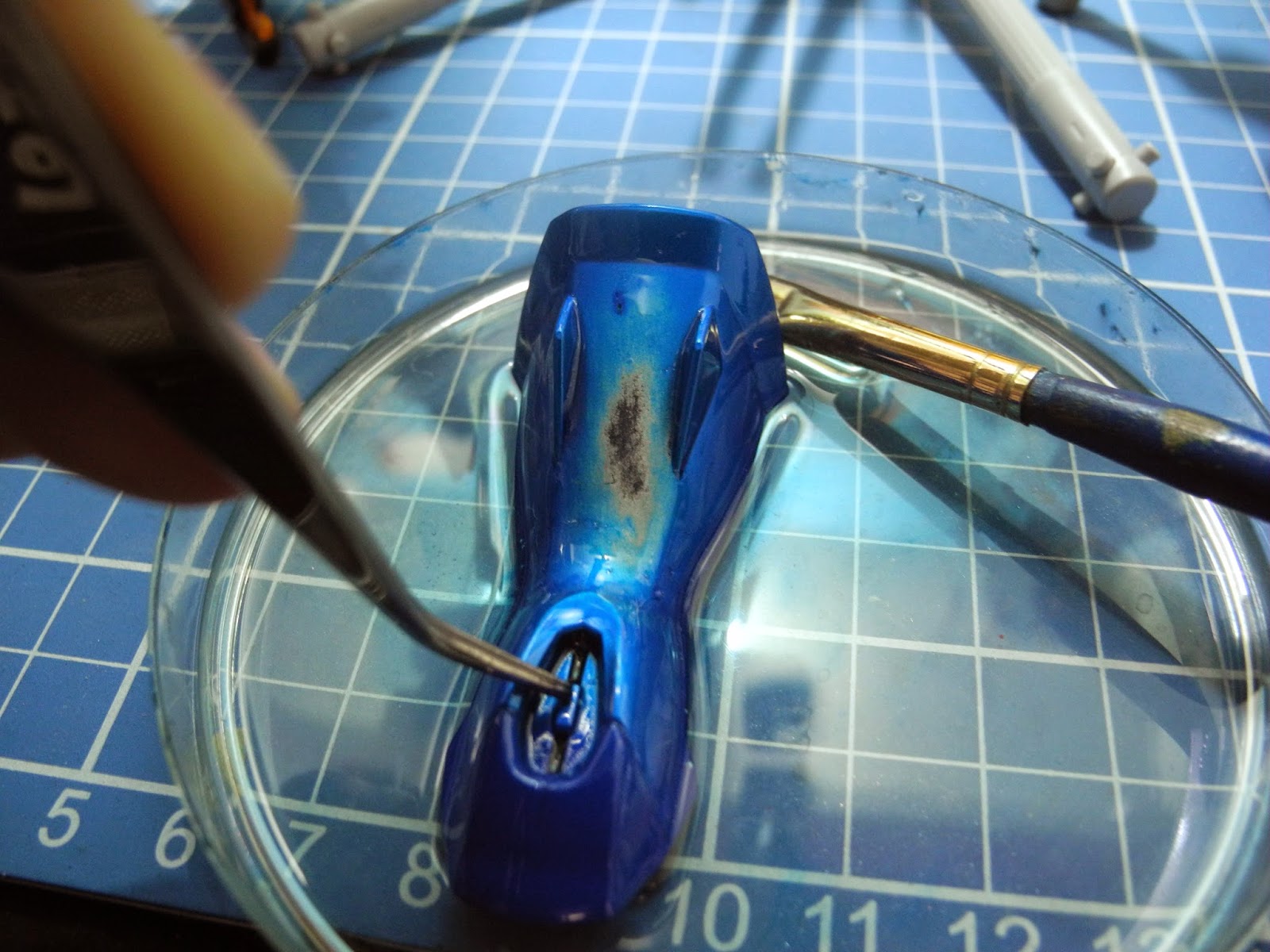 S S G U N P L A Stripping Paint from Plastic Models