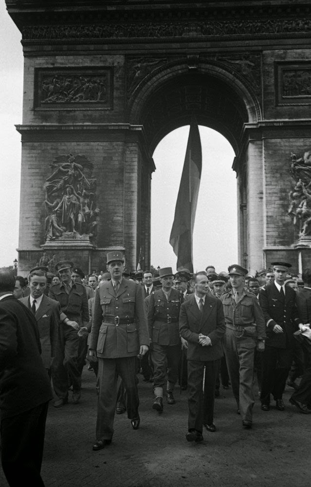Liberation Paris August 1944 worldwartwo.filminspector.com