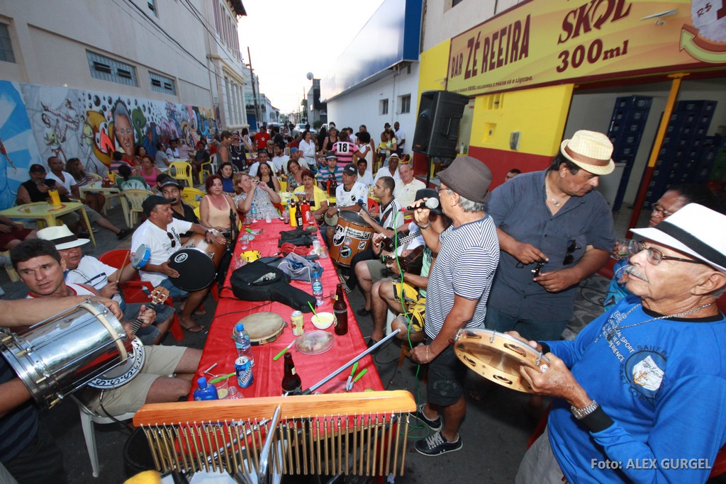 A SAMBA Dia Nacional do Samba lava a alma no bar do Zé Reeira