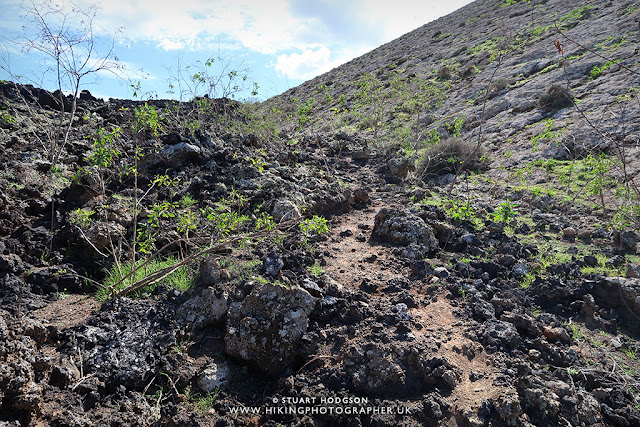Caldera Blanca walk in Lanzarote; A holiday hike to an extinct volcano ...