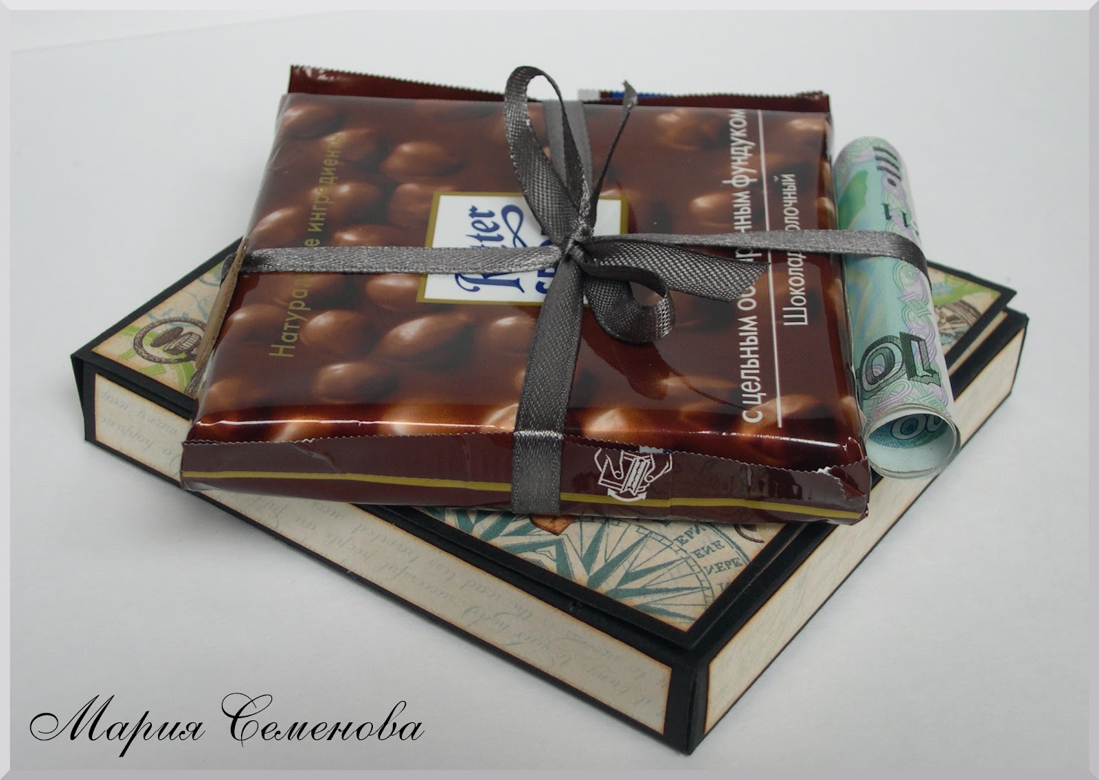 Деньги в подарок учителю оригинально. Оригинальный подарок из купюр. Оригинальный подарок на выпускной в 11 классе. Учитель с деньгами. Подарок на день учителя своими руками.