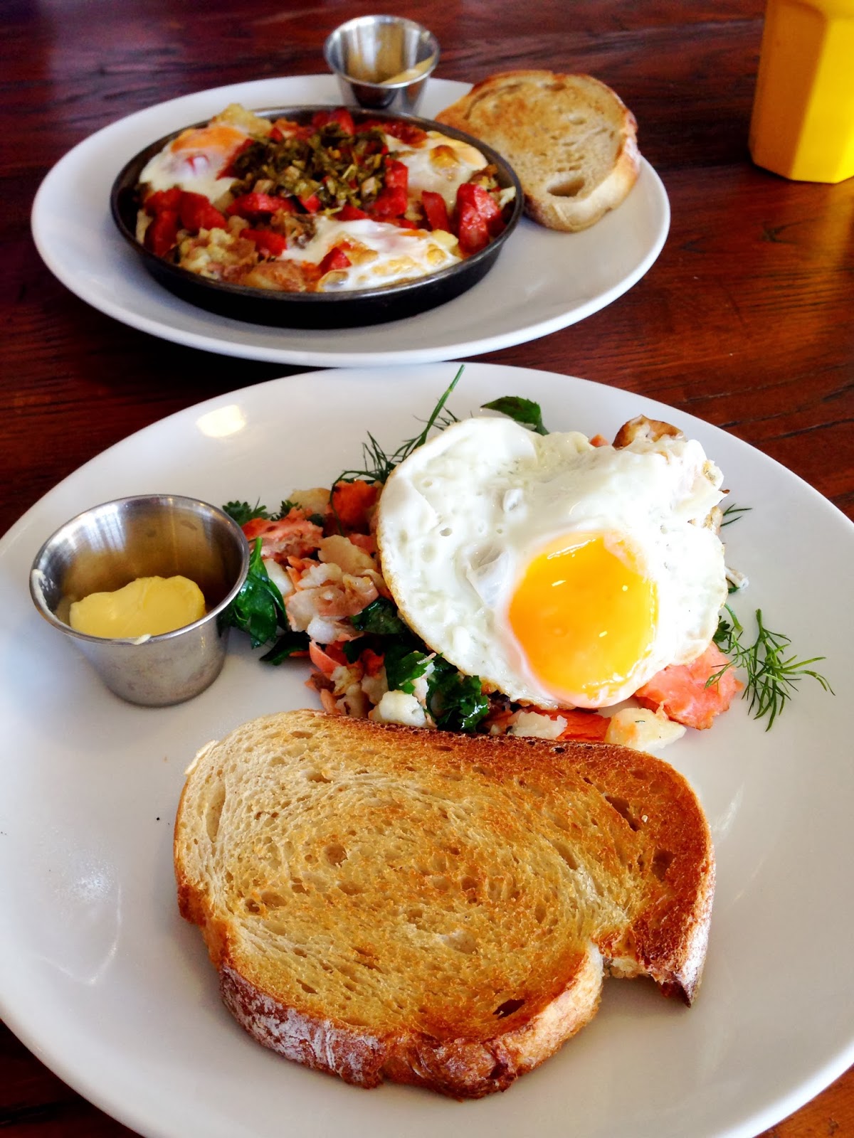 традиционный завтрак в германии. завтрак в немецком стиле. завтрак американца. американский завтрак. завтрак.