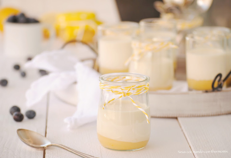 Panna cotta con lemon curd