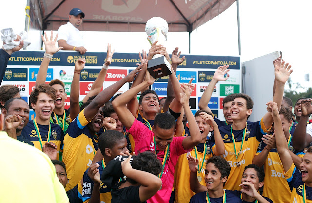 Los juveniles del Club Atlético Pantoja se proclaman campeones de la Copa Suprema