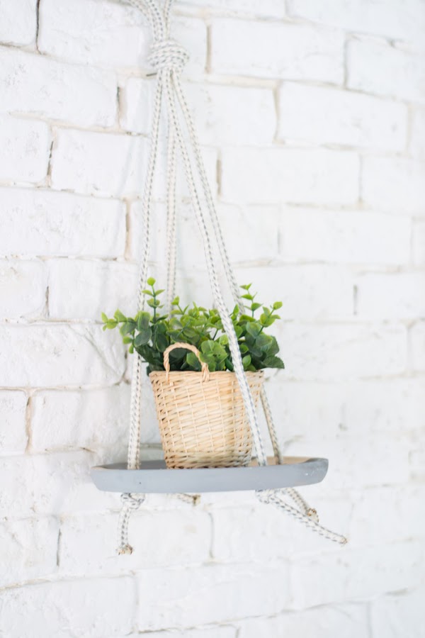 Macetero colgante diy con plato de madera