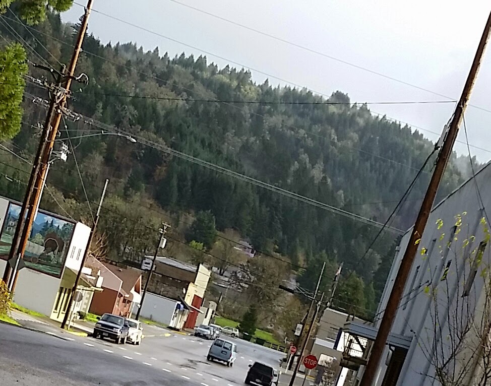 Jerry's Girl Runs The Four Corners of Drain, Oregon