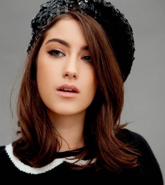 Turkish Drama Actresse Hazal Kaya Beautiful Pictures With