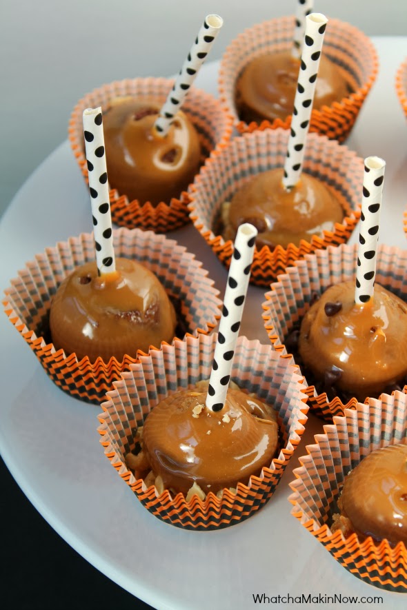 Caramel Apple Cupcakes - take a mini-cupcake, dip in caramel, add toppings and you have an AMAZING treat!!