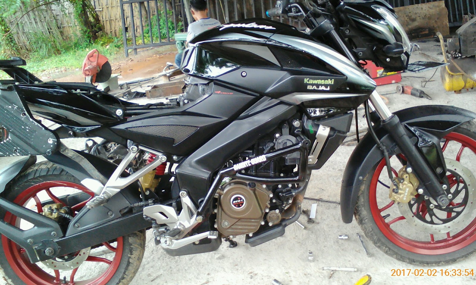 CUSTOM ENGINE GUARD,CRASH BAR,TUBULAR,SIDE GUARD,ENGINE COVER,BREKET