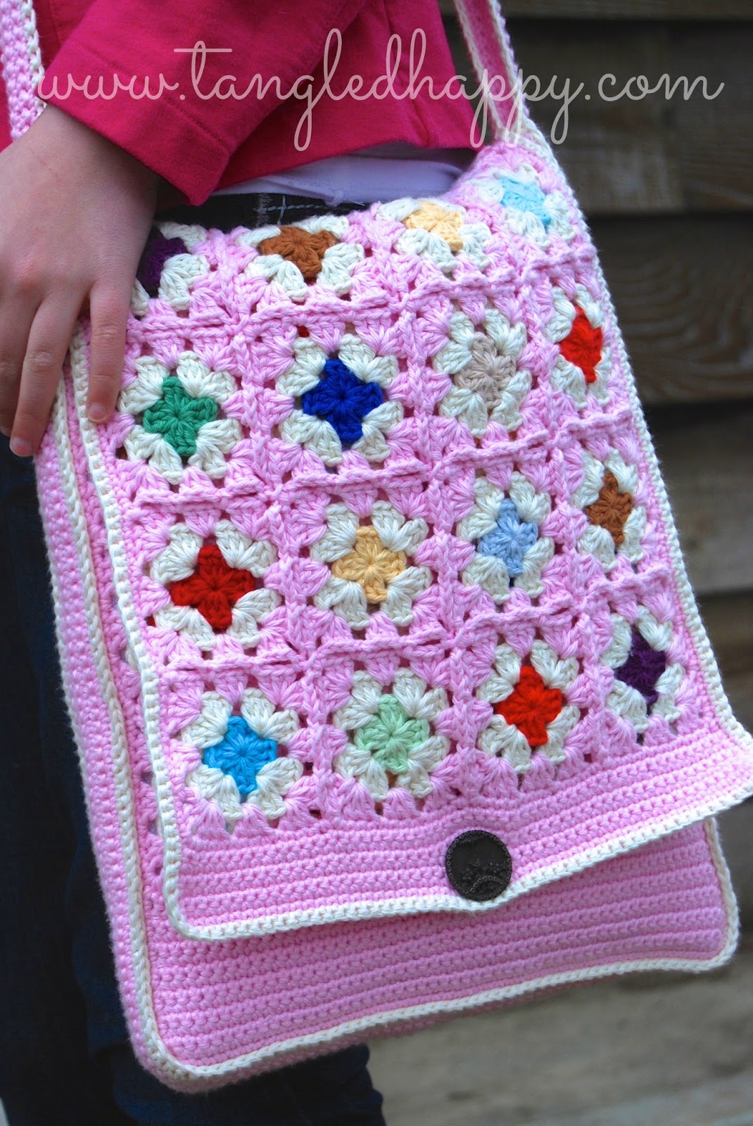 Granny&#39;s Messenger Bag {Free Crochet Pattern} | tangled happy | Bloglovin’