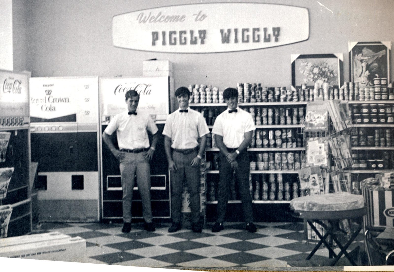 Первый прод. "Первый магазин самообслуживания в США". Piggly Wiggly магазин в Америке 1900. Первый магазин в мире. Самый первый магазин в России.