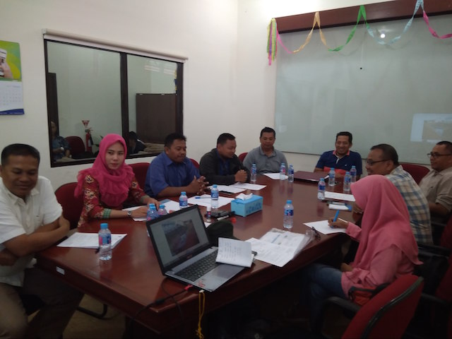 Rapat Mingguan Proyek Konstruksi UT Tarakan