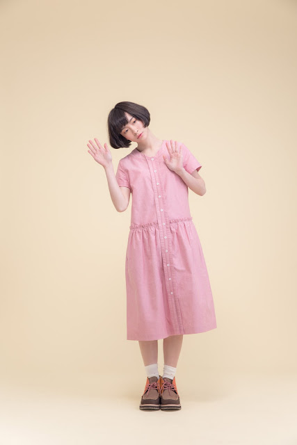 莫比斯圓環花圈排釦純棉短袖洋裝