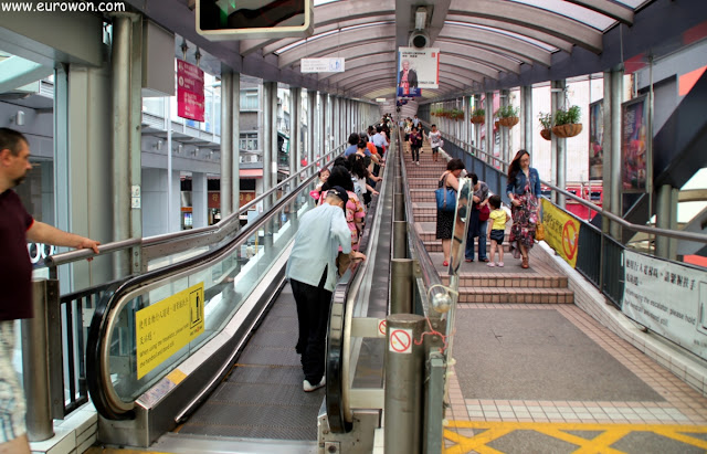 Las escaleras mecánicas más largas del mundo en Hong Kong