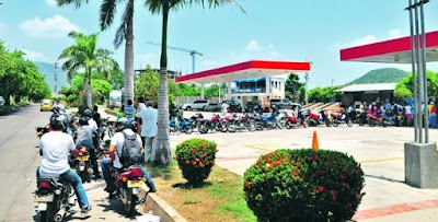 Largas filas en La Guajira y Cesar por escasez de gasolina