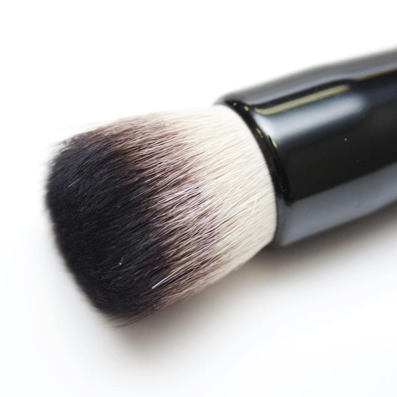 Stippling foundation brush
