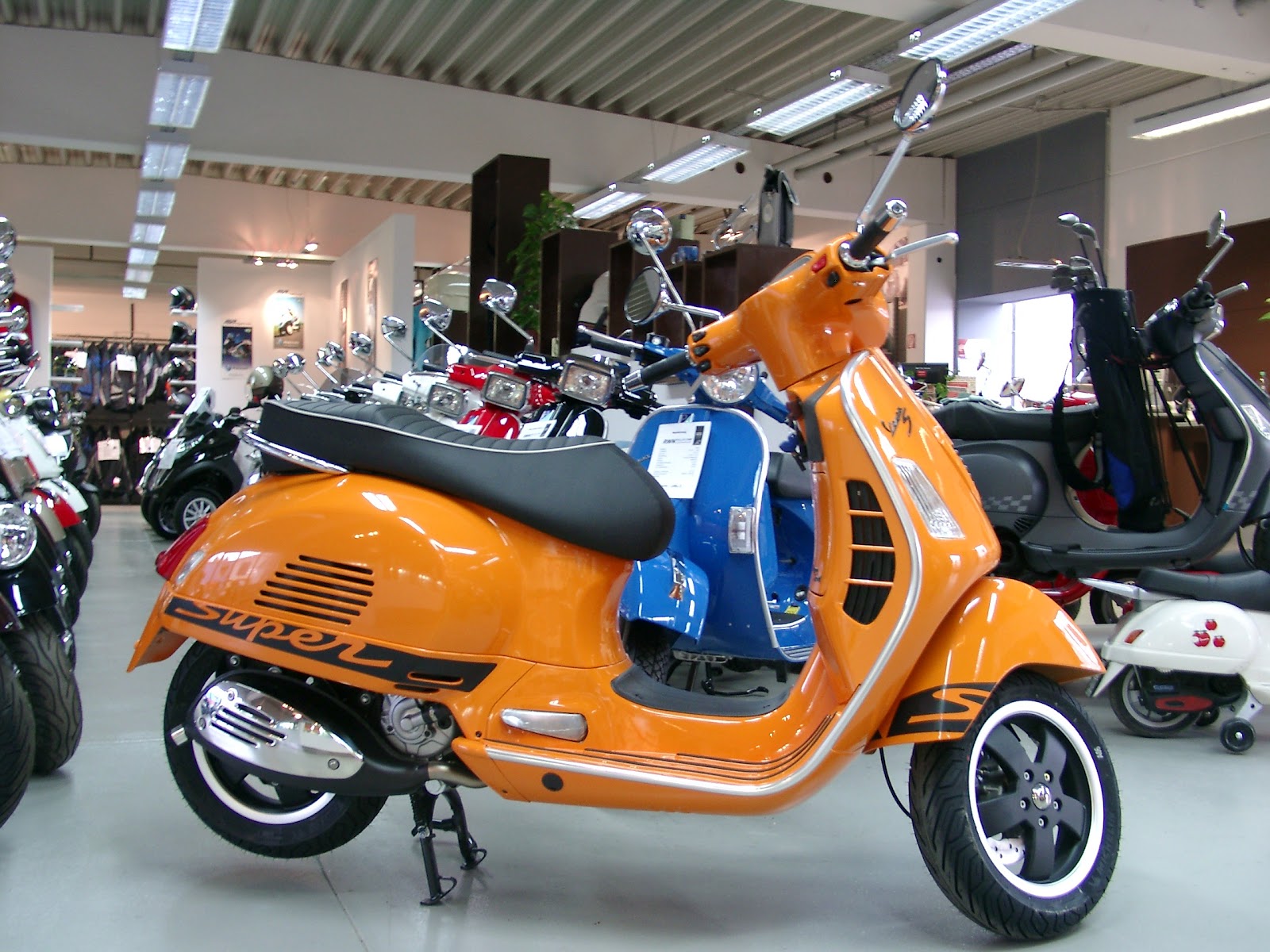 RWN Roller World News-Blog: DIE NEUE VESPA GTS 300 SUPERSPORT