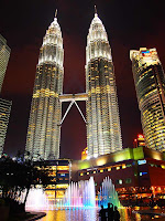 Kuala Lumpur City Centre fountain and light show