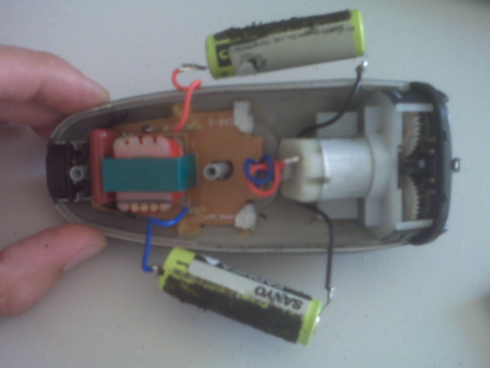 Omid's DIY web log Remington R842 Shaver Rechargeable Battery Replacement