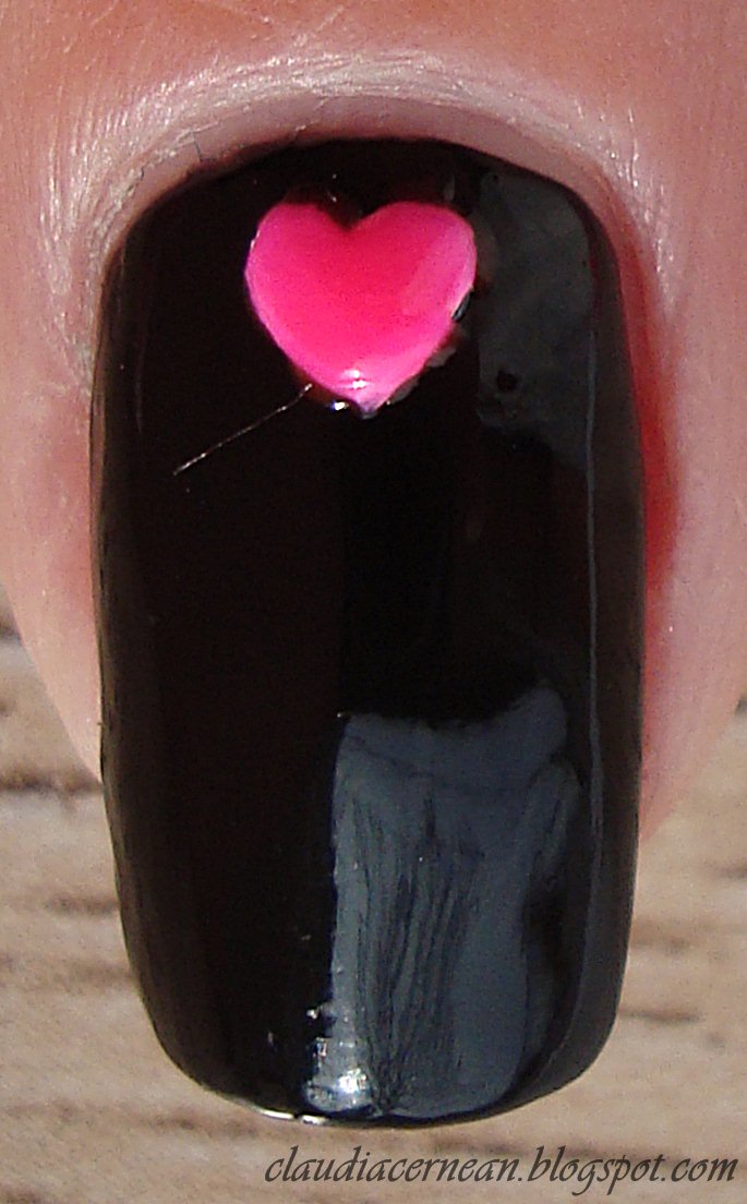 Nails Art Tutorials: Unghii cu Inimioare - Hearts Nails