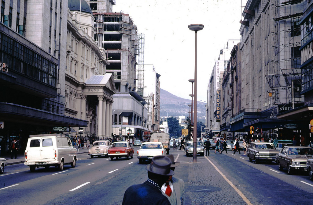40 Wonderful Color Photographs Capture Street Scenes of Cape Town
