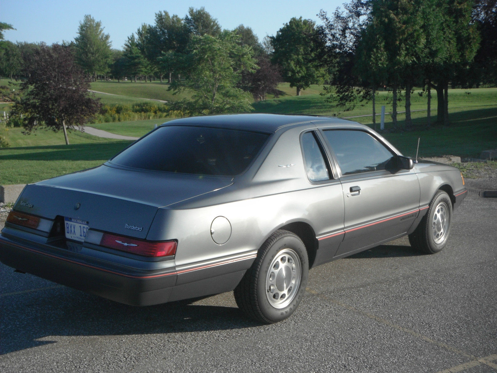 Ford Thunderbird 1989
