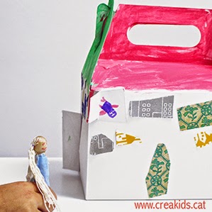 CreaKids: casa portátil con una caja de cartón