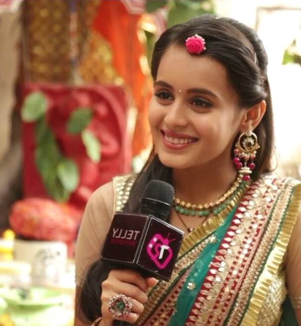 Rhea Sharma (Kanak) Lifestyle | Age, Real Life, Family, Boyfriend