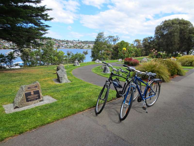 The Travelling Lindfields Cycling in Hobart The Intercity Cycleway