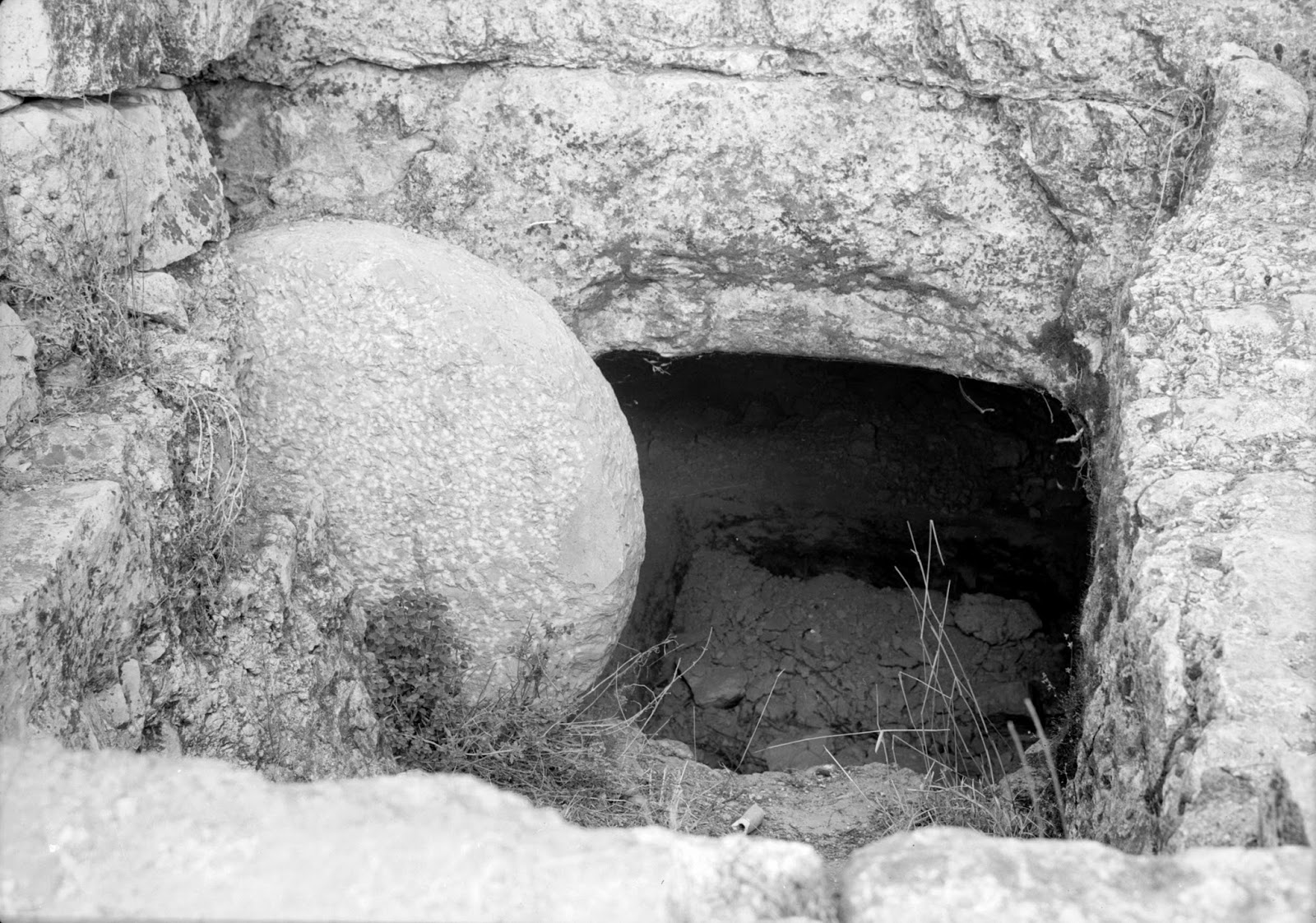 Resurrection of Jesus Roll away the stone Clip Art Public Domain Clip