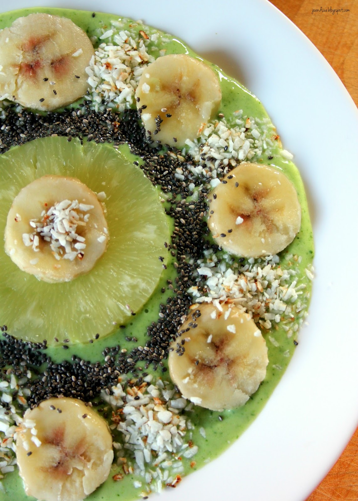 Jo and Sue Pineapple Sunshine Smoothie Bowl