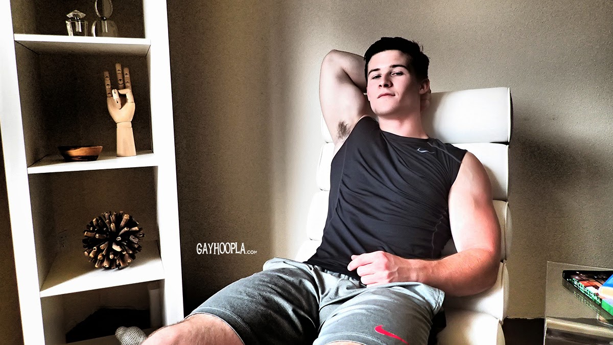 HOMENS PELADOS: Aiden Miller em um delícioso ensaio para o site