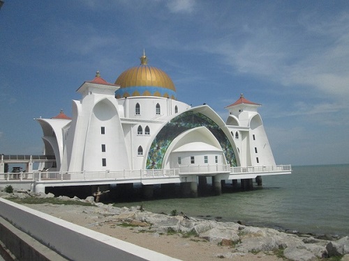 Masjid Terapung Selat Melaka