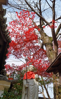 An ancient guardian deity of a small temple.　