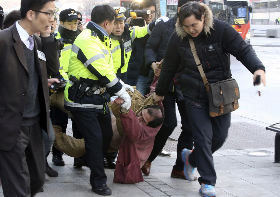 Kim Ki-jong tras atacar al embajador de Estados Unidos Mark Lippert