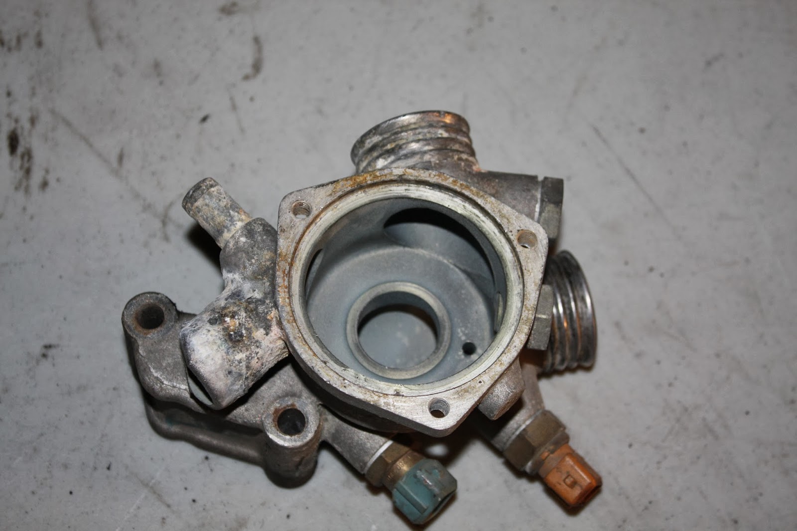 KrEvCon BMW Parts E30 Thermostat Base