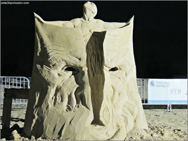 Esculturas de Arena de Revere Beach: Whisper in the Dark de Dmitry Klimenko Esculturas de Arena de Revere Beach: Whisper in the Dark de Dmitry Klimenko