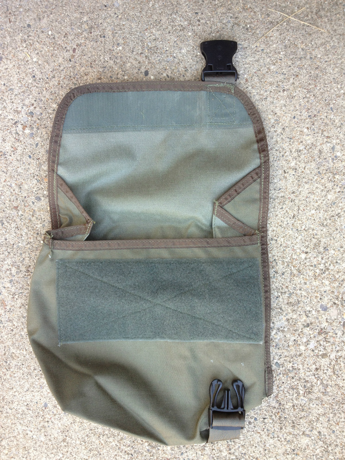 bingbabel Paralcete Gas Mask Pouch Smoke Green