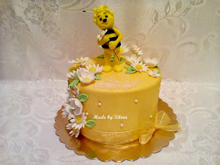 Tort aniversar cu albinuta