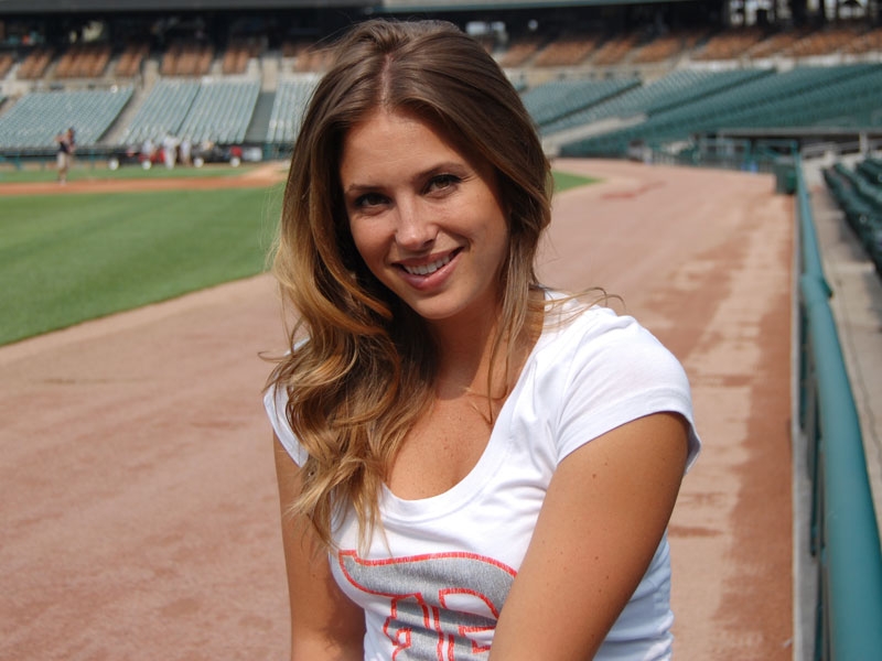 A Look At The Very Very Sexy Fox Sports Girls