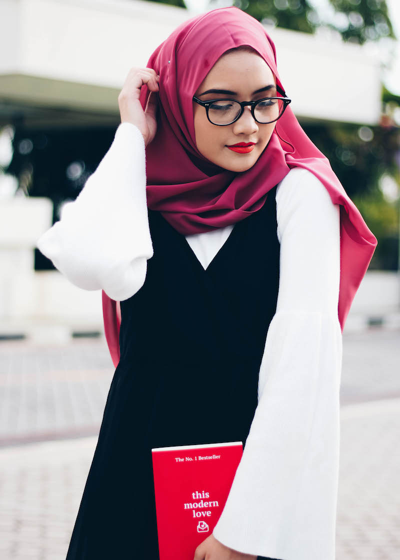 Bash Harry, Bruneian Life & Style Blogger, reviews This Modern Love by Will Darbyshire with a 70s inspired outfit of the day (ootd)