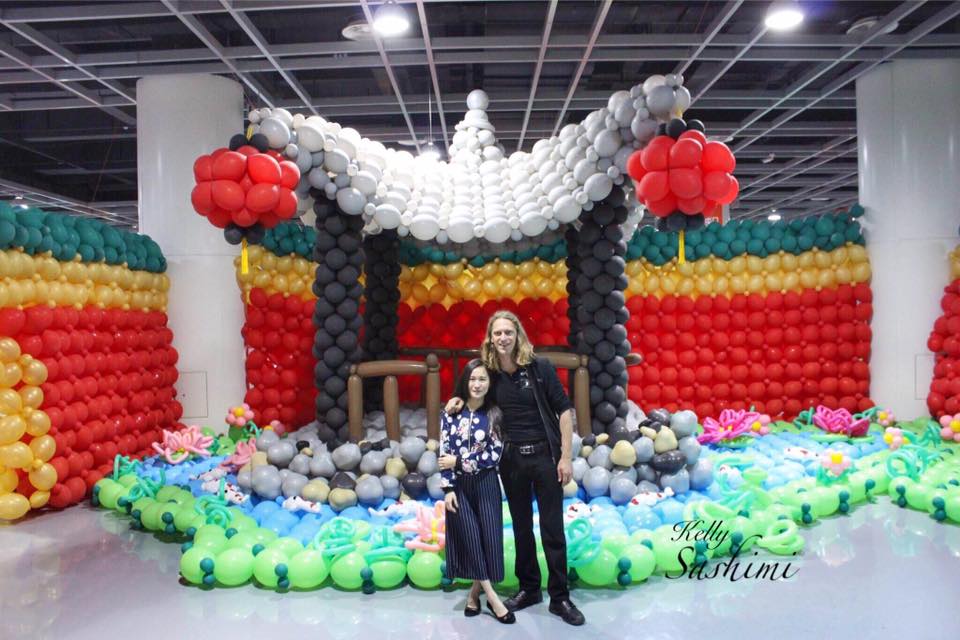 Belle de Balloon Artist Guinness World Record, The Largest Balloon